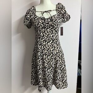 No Boundaries Women’s  Ruched Floral Dress, Size XS (1), Short Sleeves, NWT